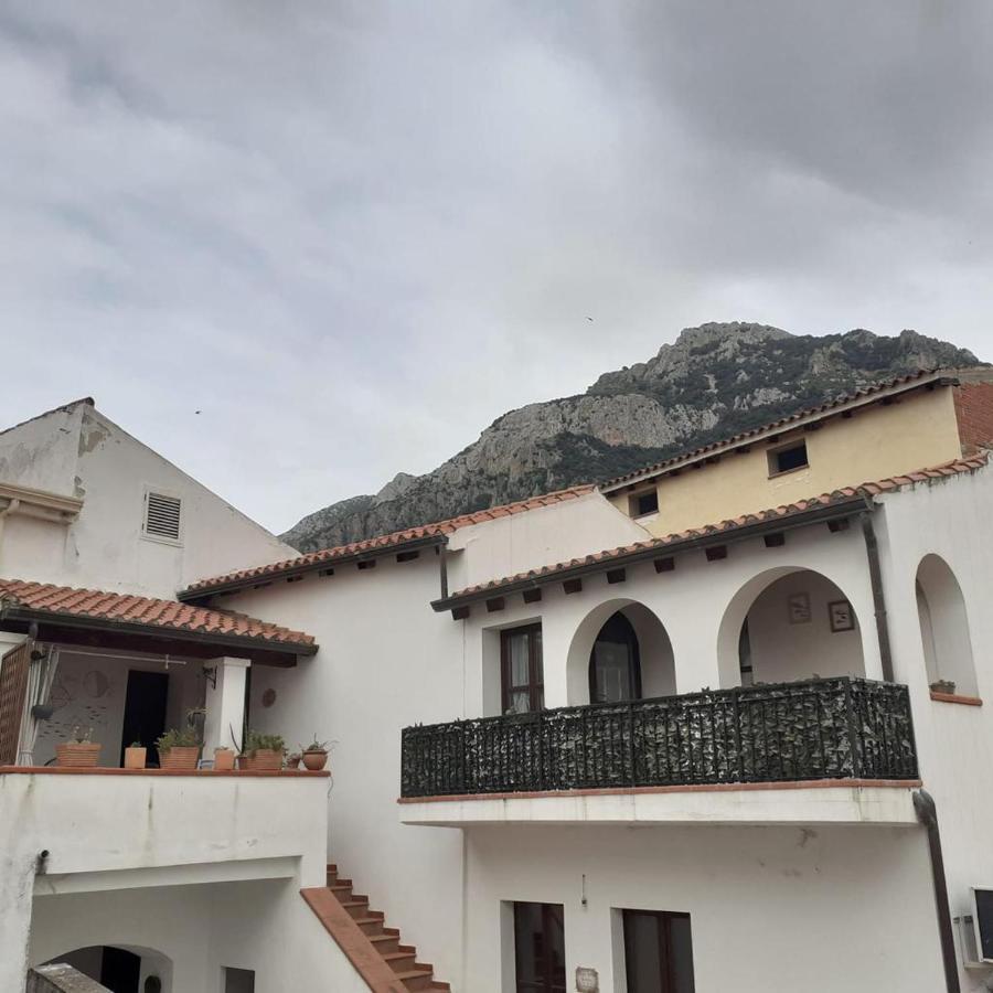 A Casa Di Anna Lägenhet Galtellì Exteriör bild